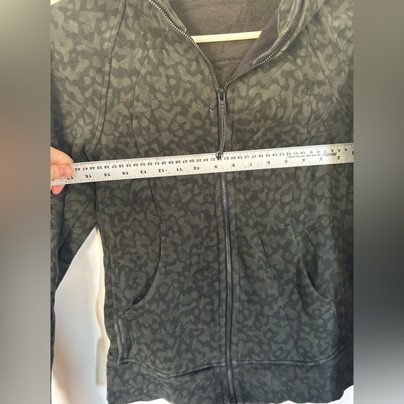 Lululemon Scuba Hoodie 365 Camo Dark Olive Black Womens Size 8 - Picture 9 of 11